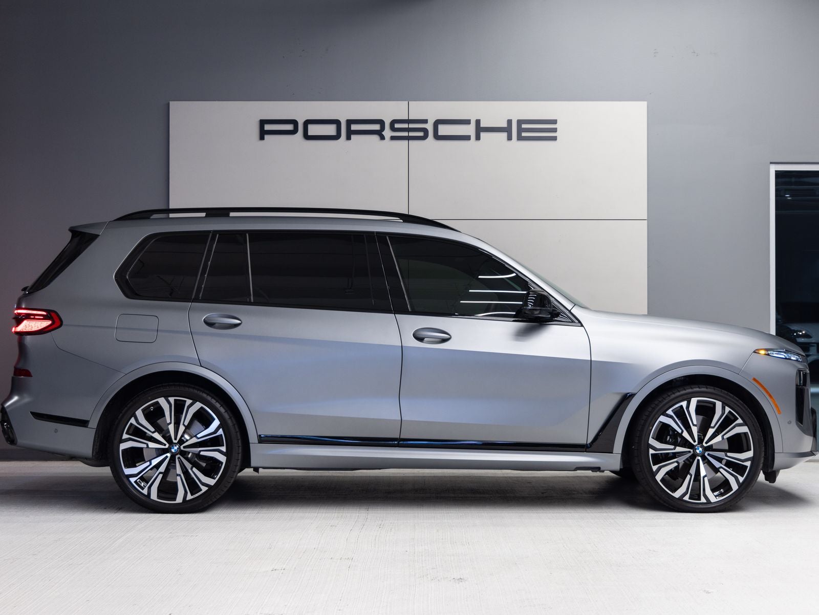 2025 BMW X7 M60i