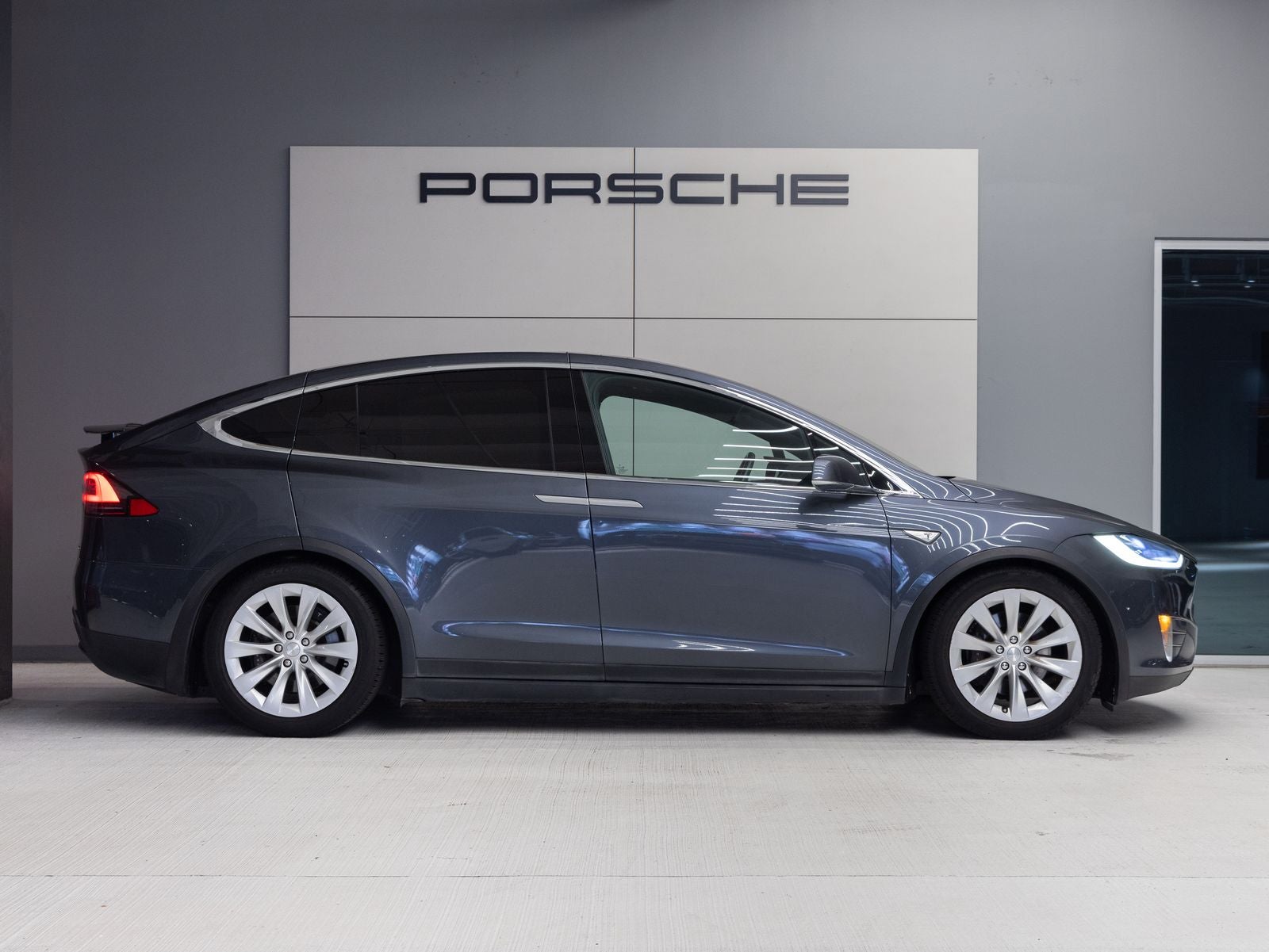 2016 Tesla Model X 70D
