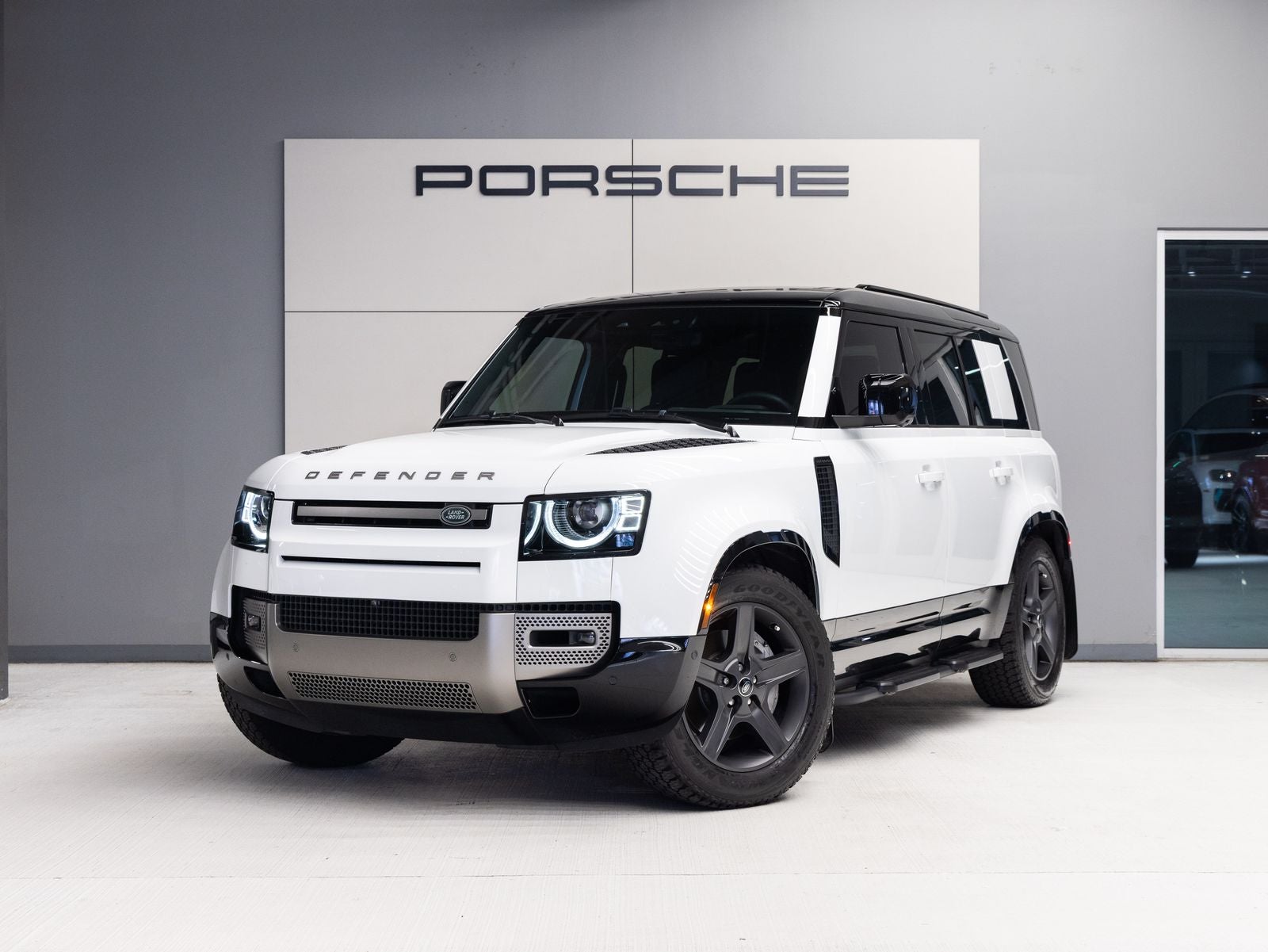 2025 Land Rover Defender 110 X-Dynamic SE