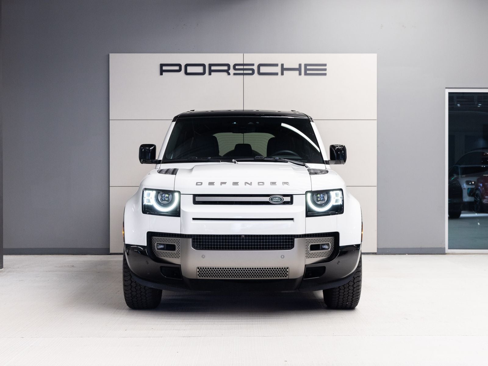 2025 Land Rover Defender 110 X-Dynamic SE