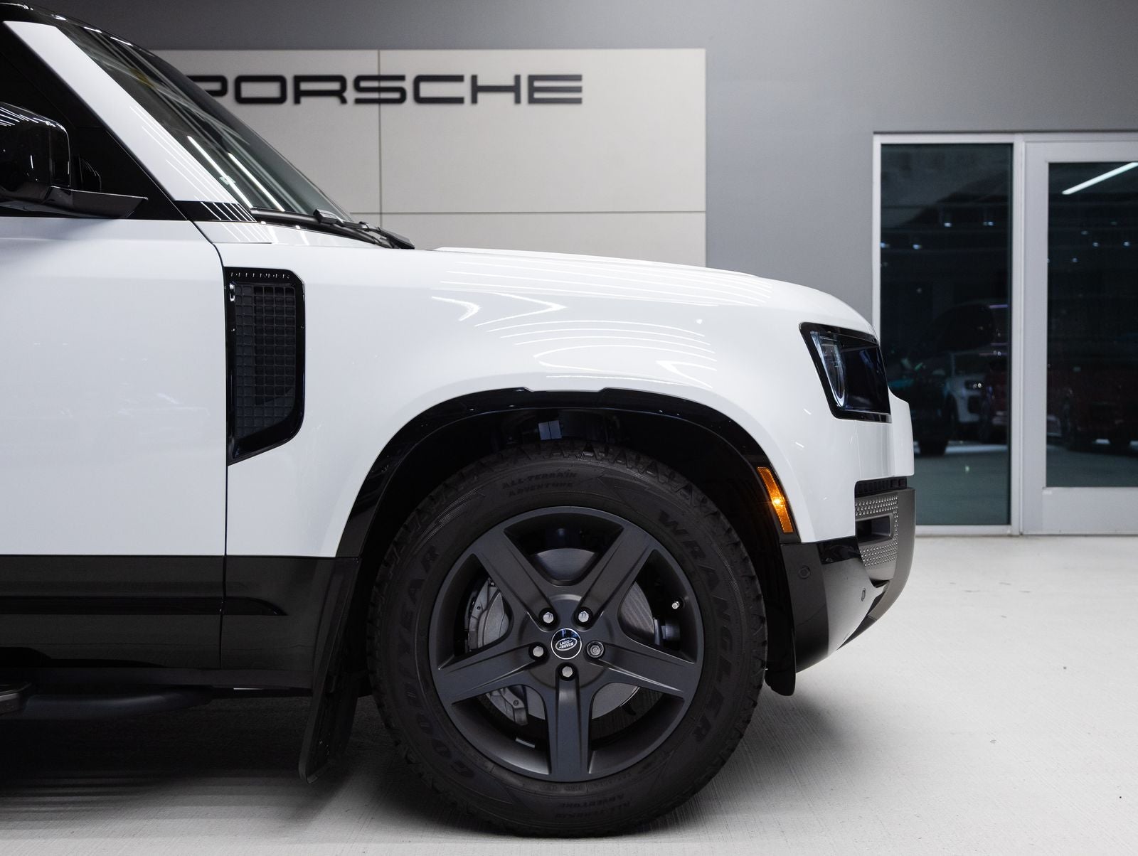 2025 Land Rover Defender 110 X-Dynamic SE