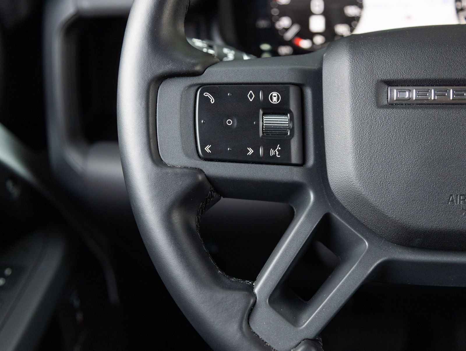 2025 Land Rover Defender 110 X-Dynamic SE