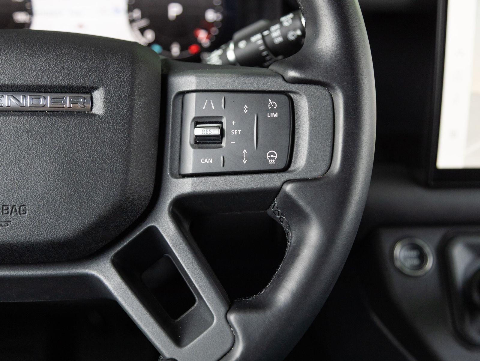 2025 Land Rover Defender 110 X-Dynamic SE