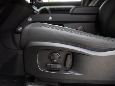 2025 Land Rover Defender 110 X-Dynamic SE