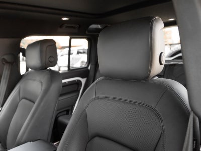 2025 Land Rover Defender 110 X-Dynamic SE