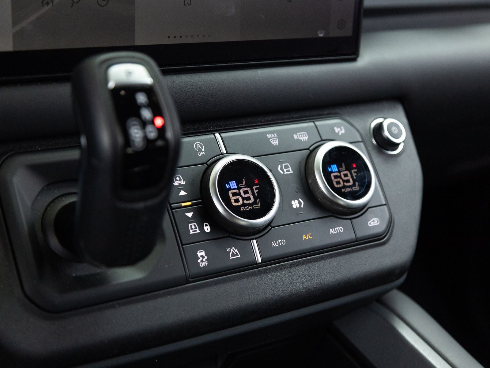 2025 Land Rover Defender 110 X-Dynamic SE