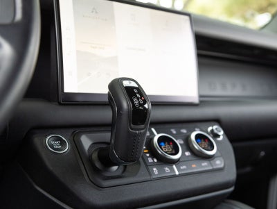 2025 Land Rover Defender 110 X-Dynamic SE