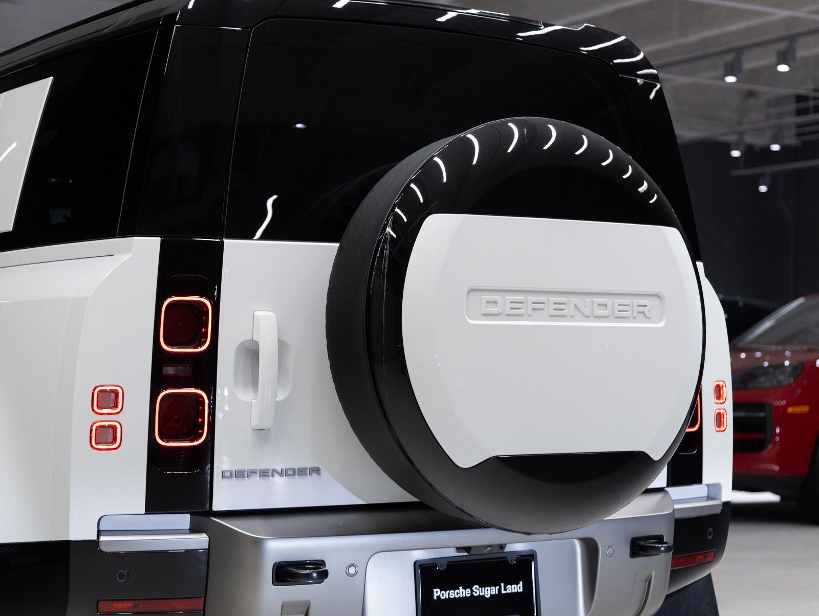 2025 Land Rover Defender 110 X-Dynamic SE