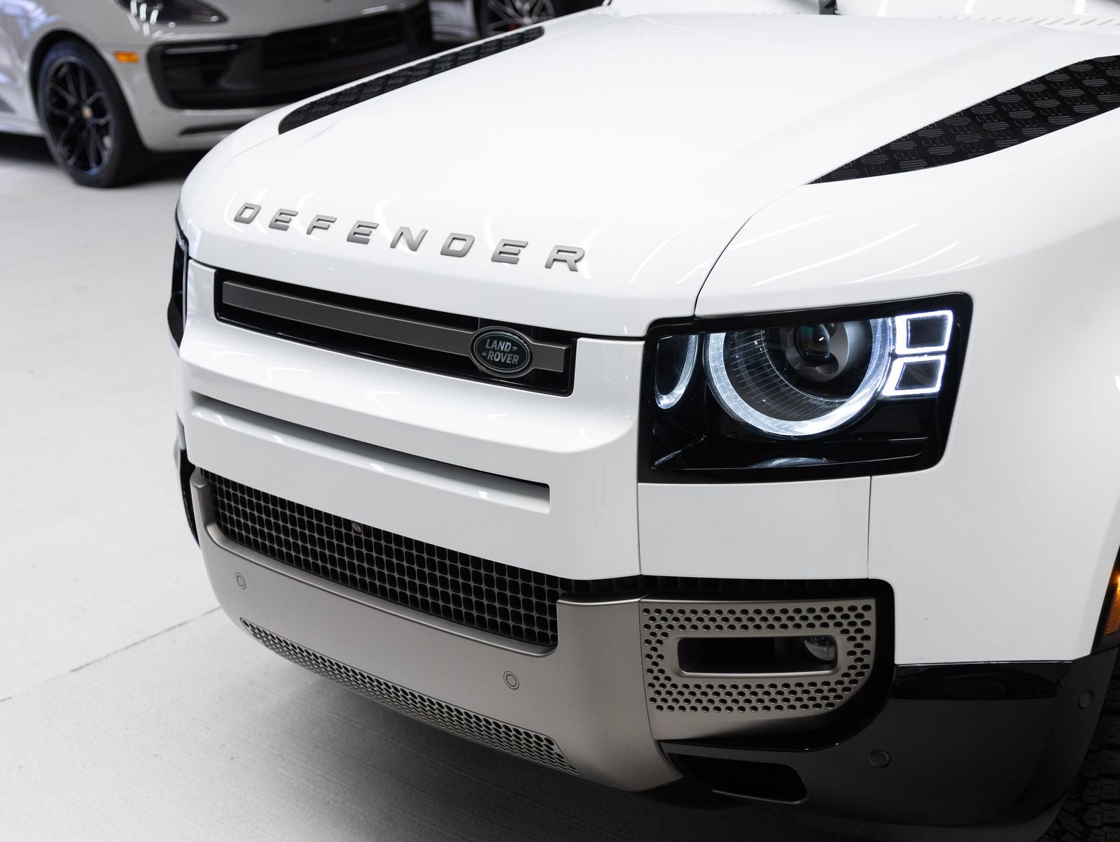 2025 Land Rover Defender 110 X-Dynamic SE