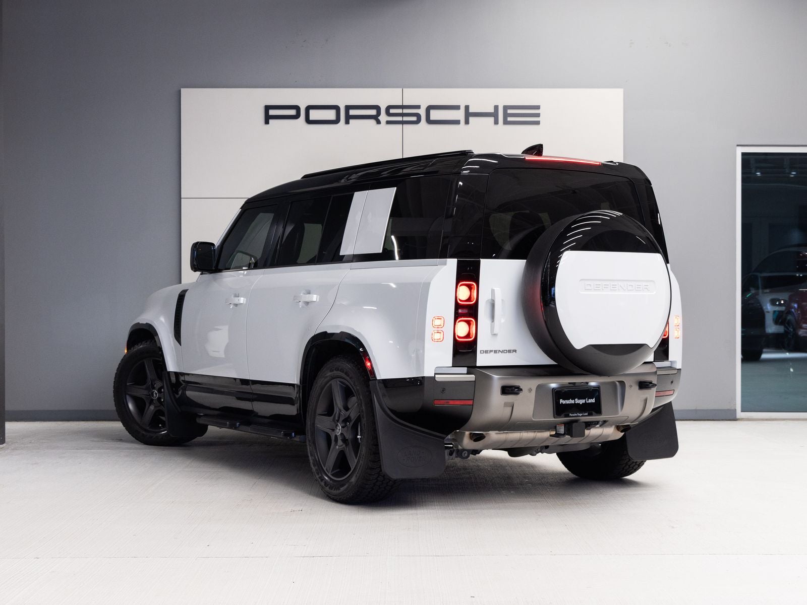 2025 Land Rover Defender 110 X-Dynamic SE