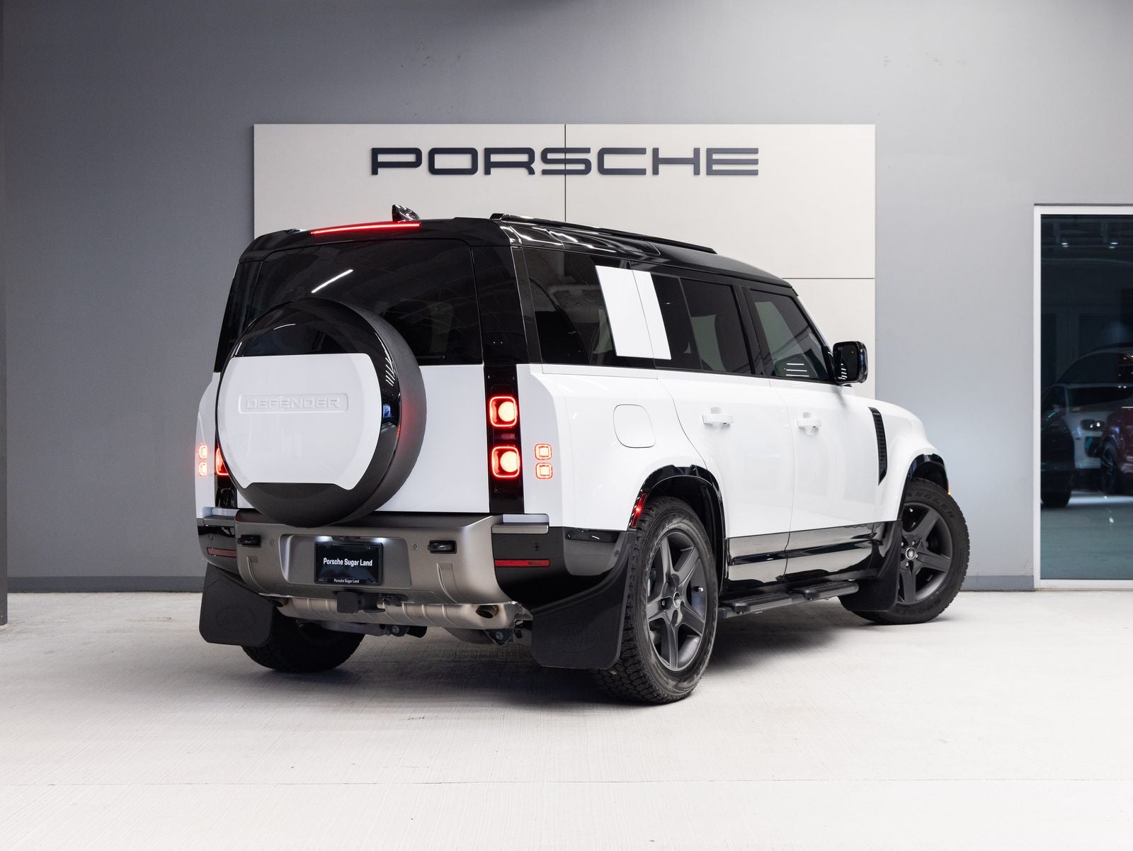 2025 Land Rover Defender 110 X-Dynamic SE