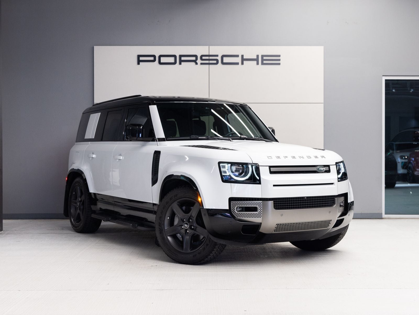2025 Land Rover Defender 110 X-Dynamic SE