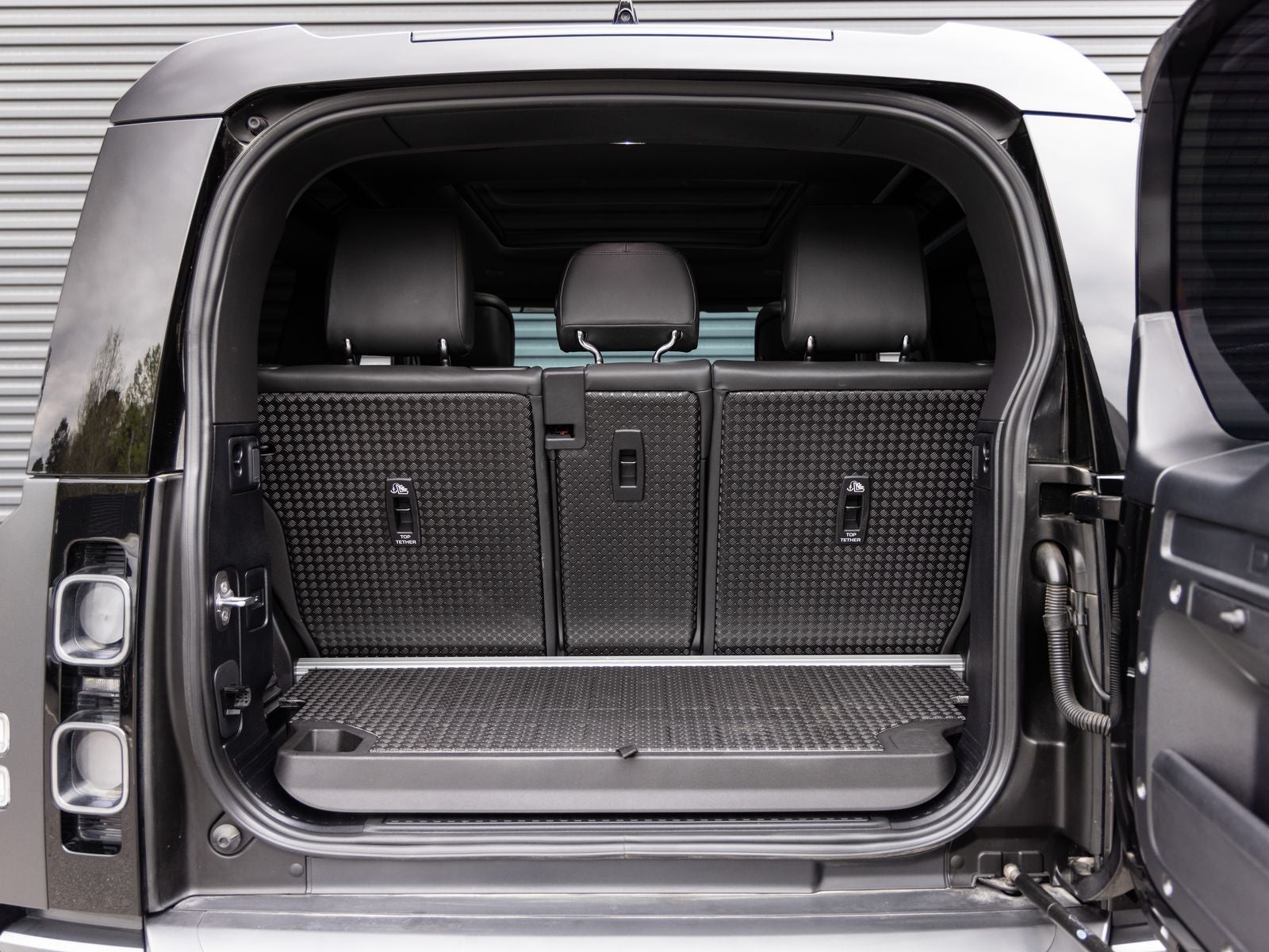 2024 Land Rover Defender 90 Carpathian Edition