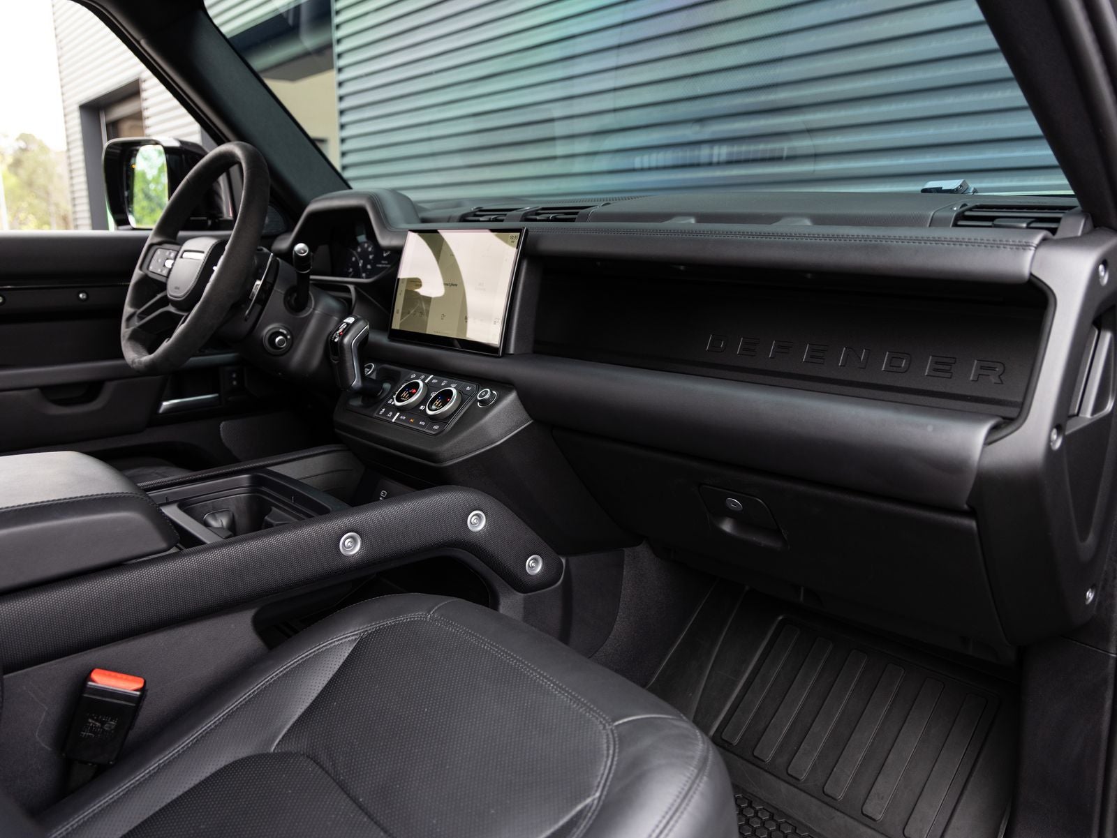 2024 Land Rover Defender 90 Carpathian Edition
