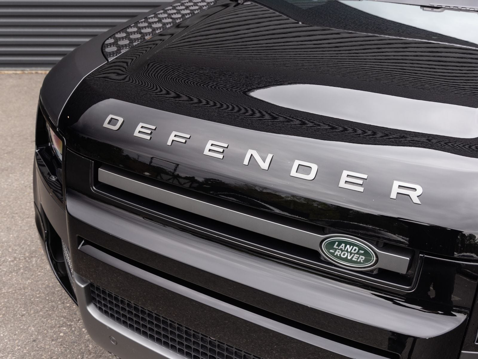 2024 Land Rover Defender 90 Carpathian Edition