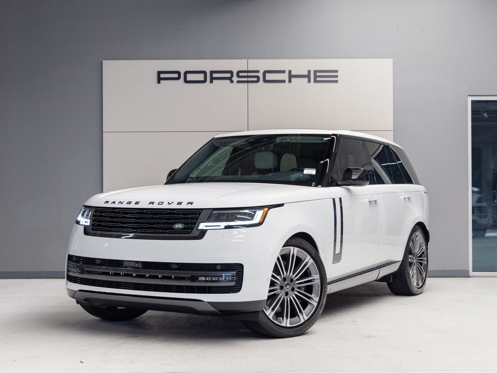 2025 Land Rover Range Rover SE