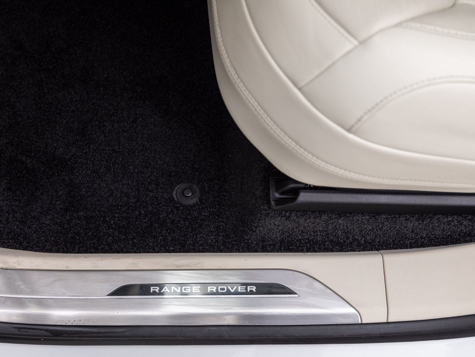 2025 Land Rover Range Rover SE