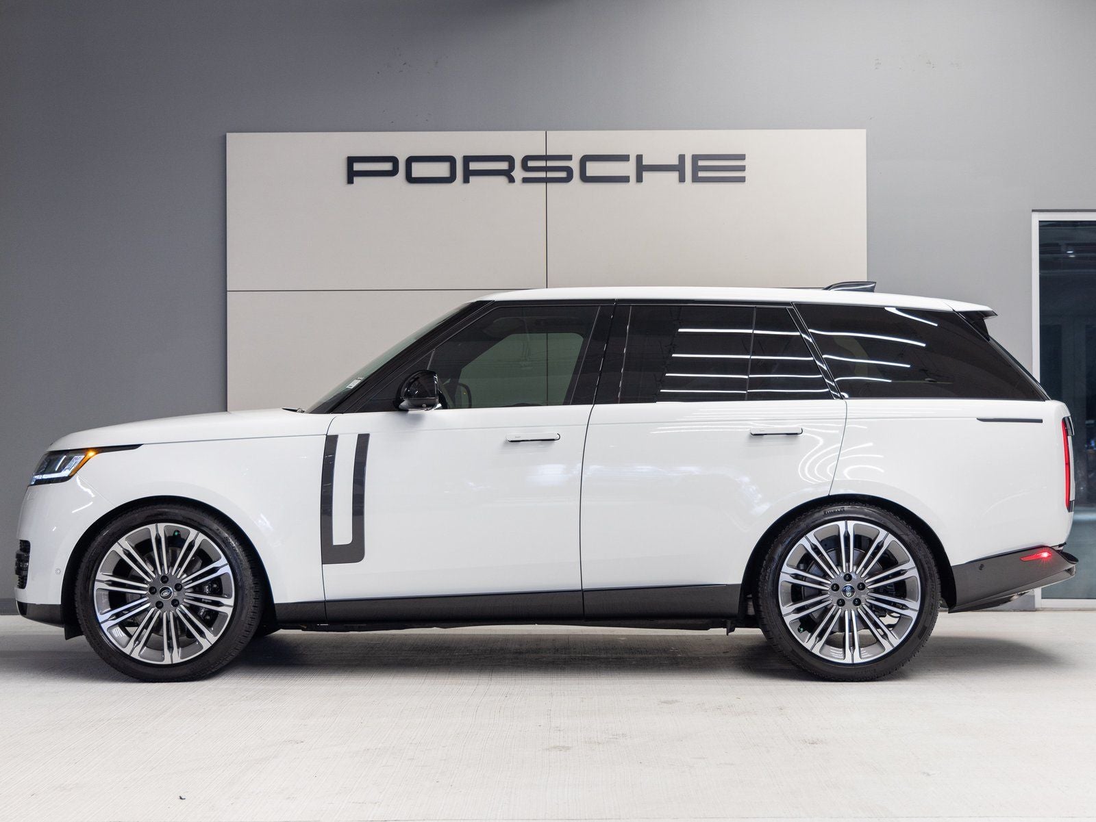 2025 Land Rover Range Rover SE