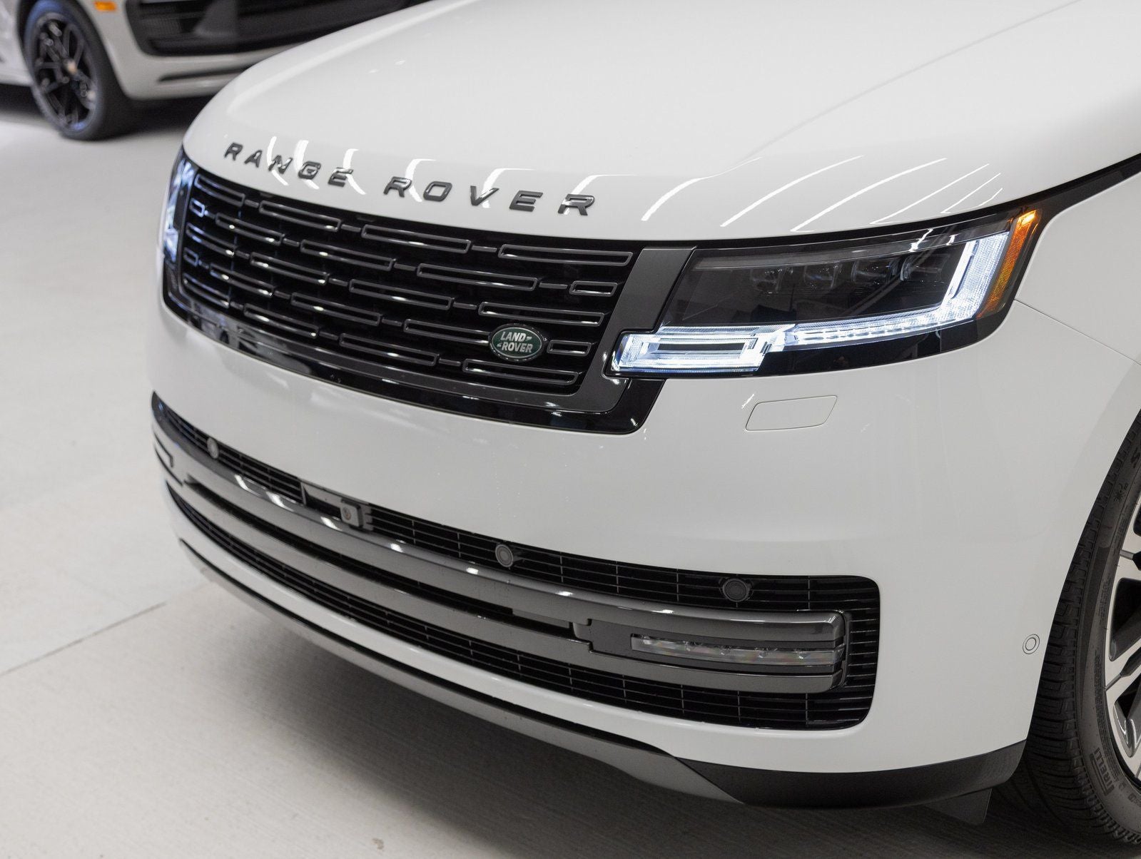 2025 Land Rover Range Rover SE
