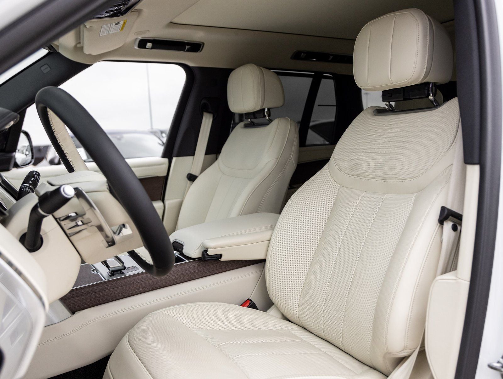 2025 Land Rover Range Rover SE