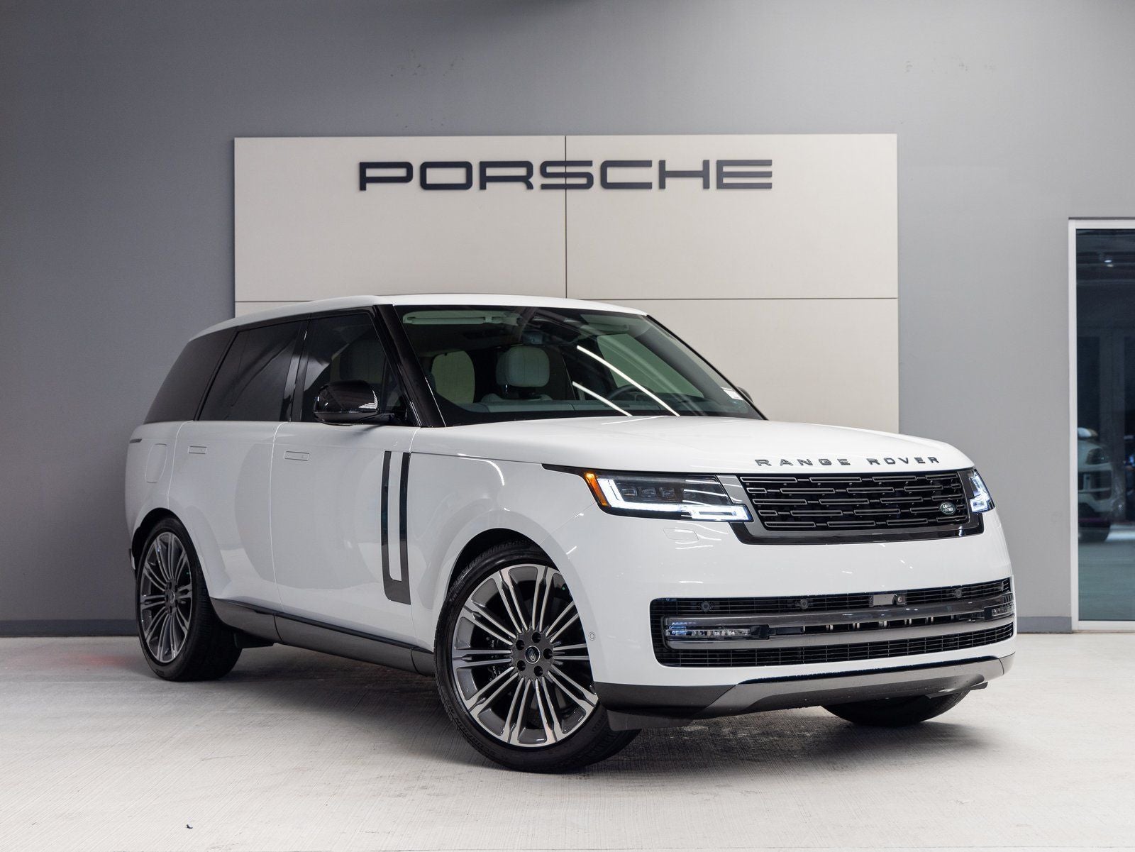 2025 Land Rover Range Rover SE