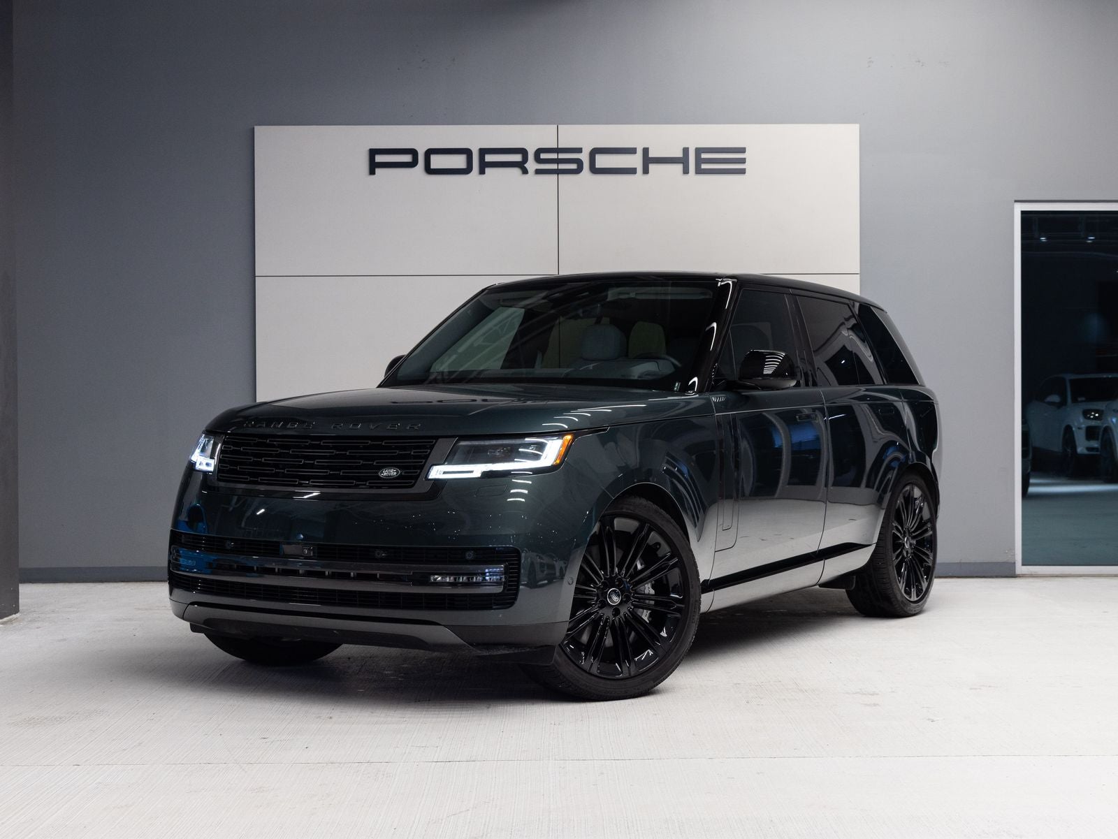 2025 Land Rover Range Rover SE