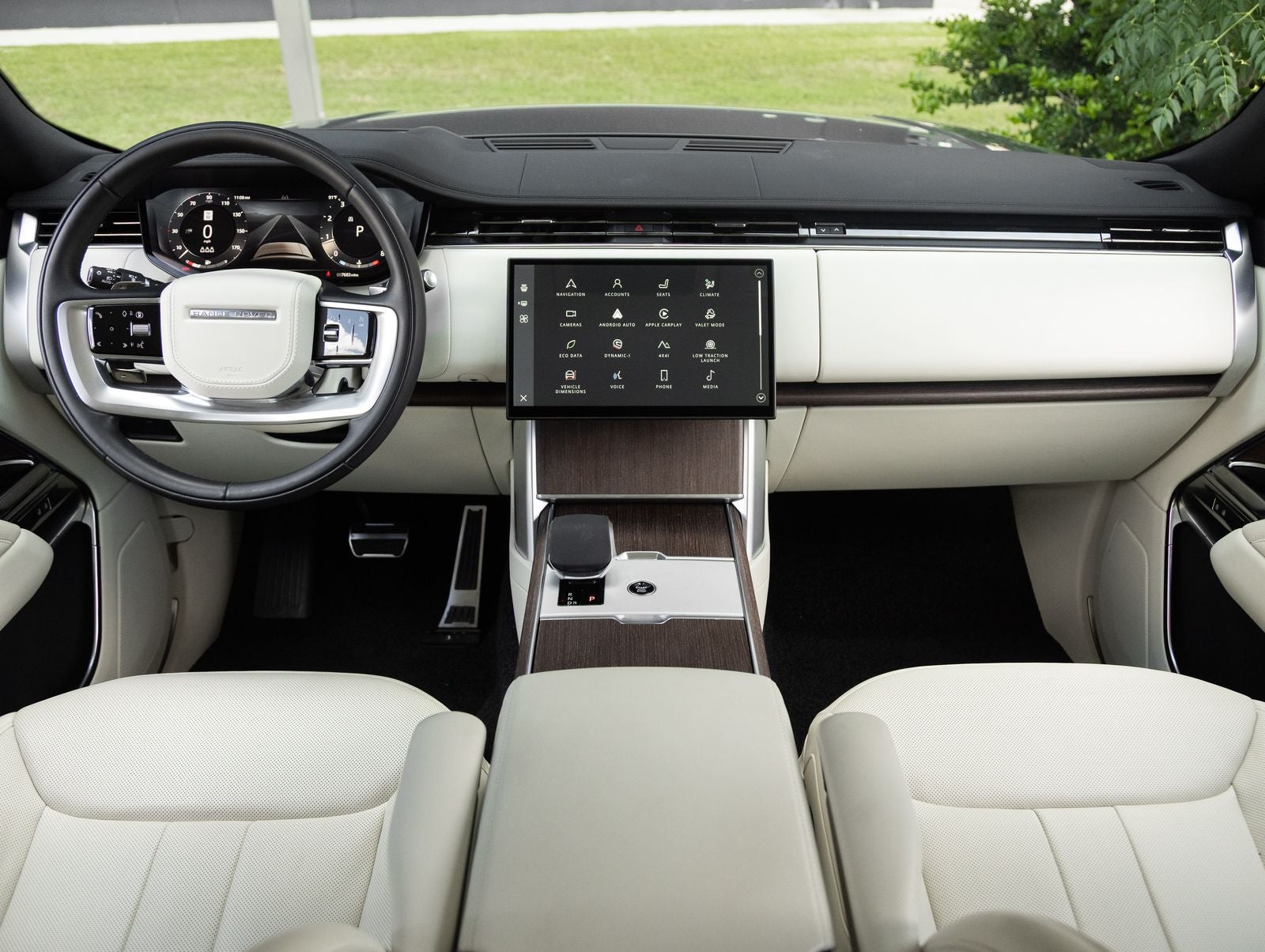 2025 Land Rover Range Rover SE