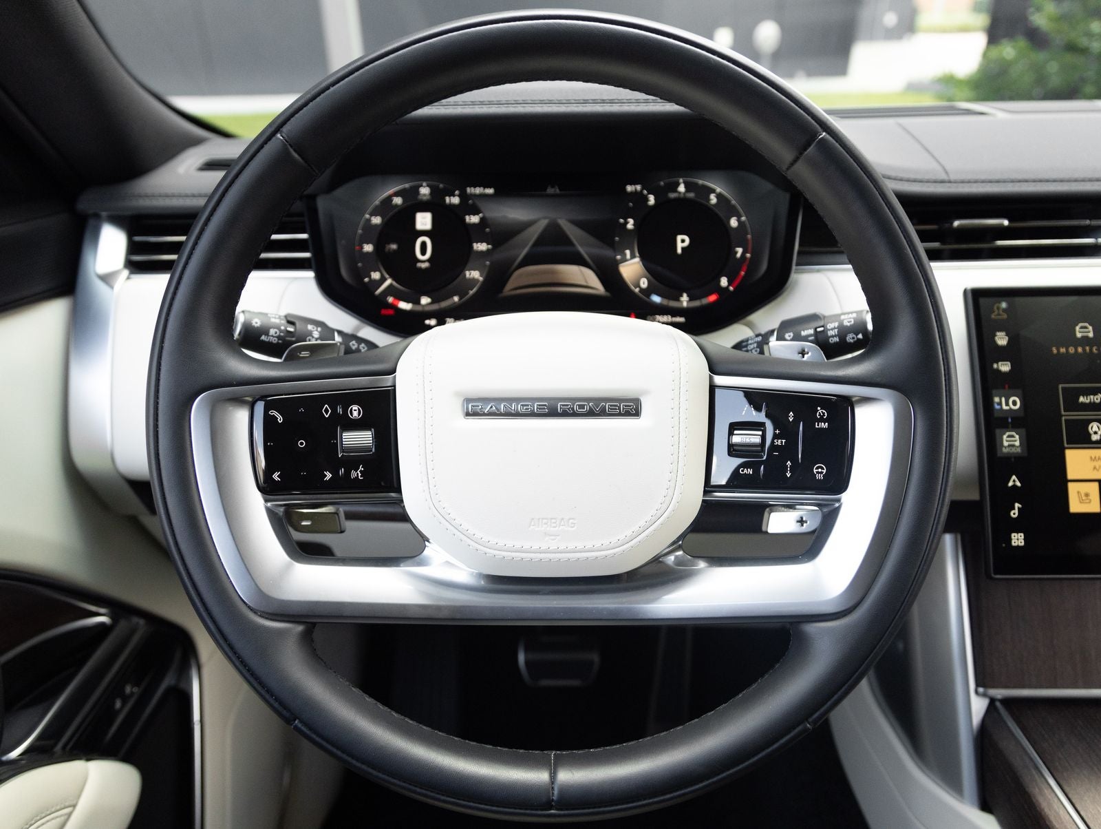 2025 Land Rover Range Rover SE