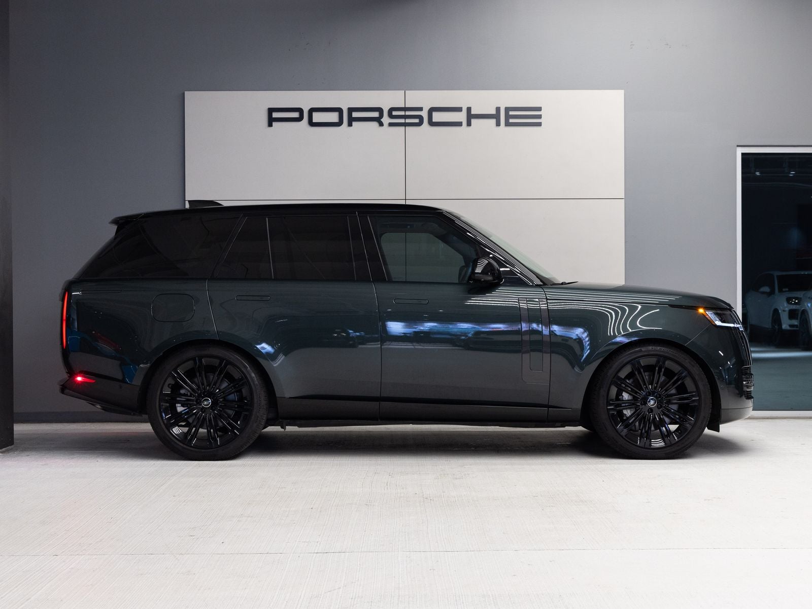 2025 Land Rover Range Rover SE