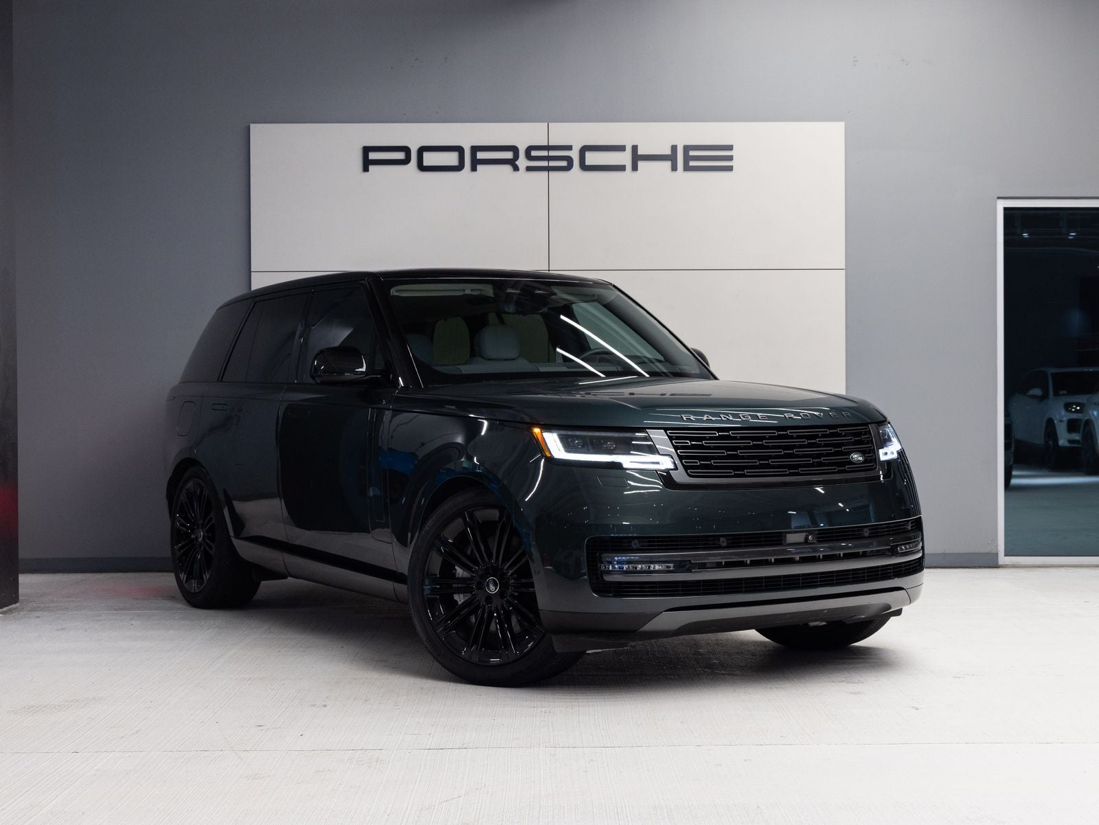 2025 Land Rover Range Rover SE