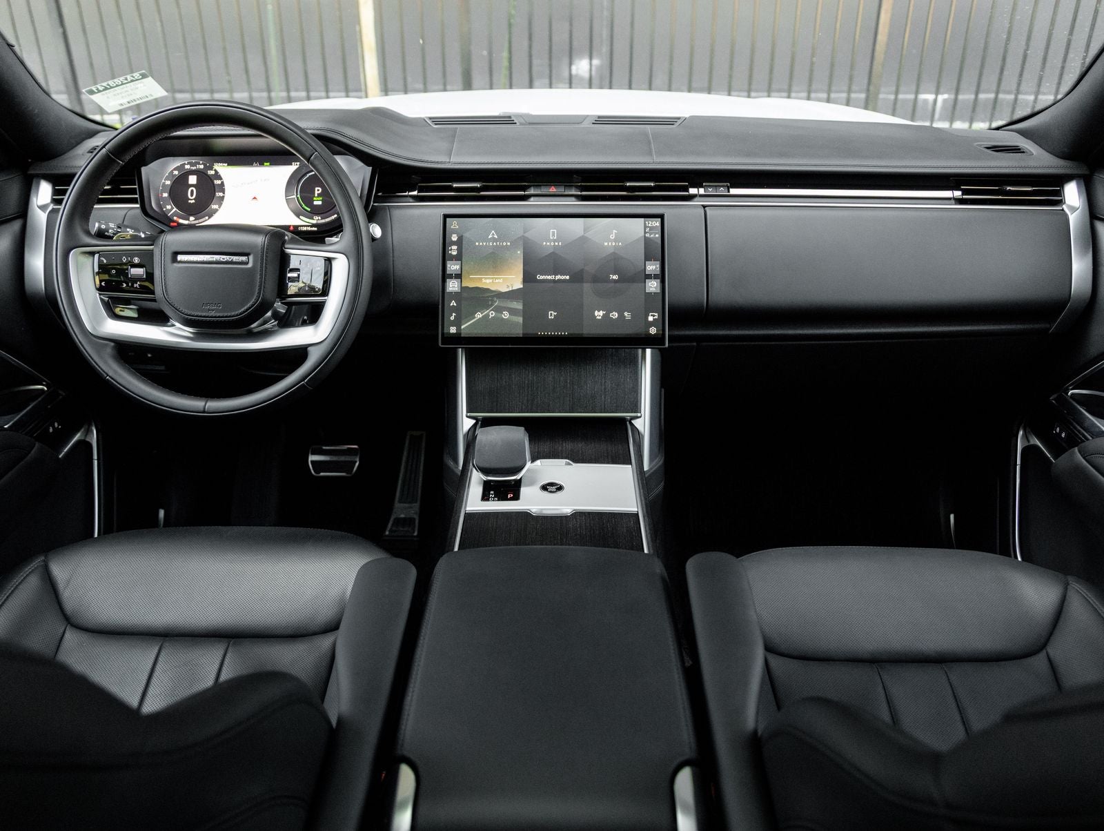 2025 Land Rover Range Rover Plug-In Hybrid SE