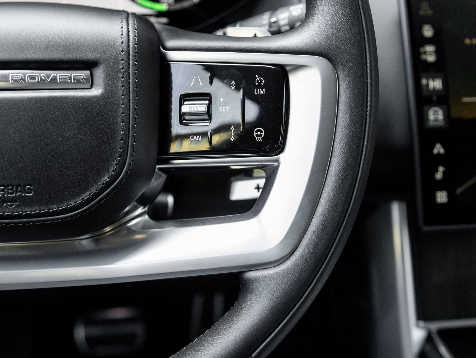 2025 Land Rover Range Rover Plug-In Hybrid SE