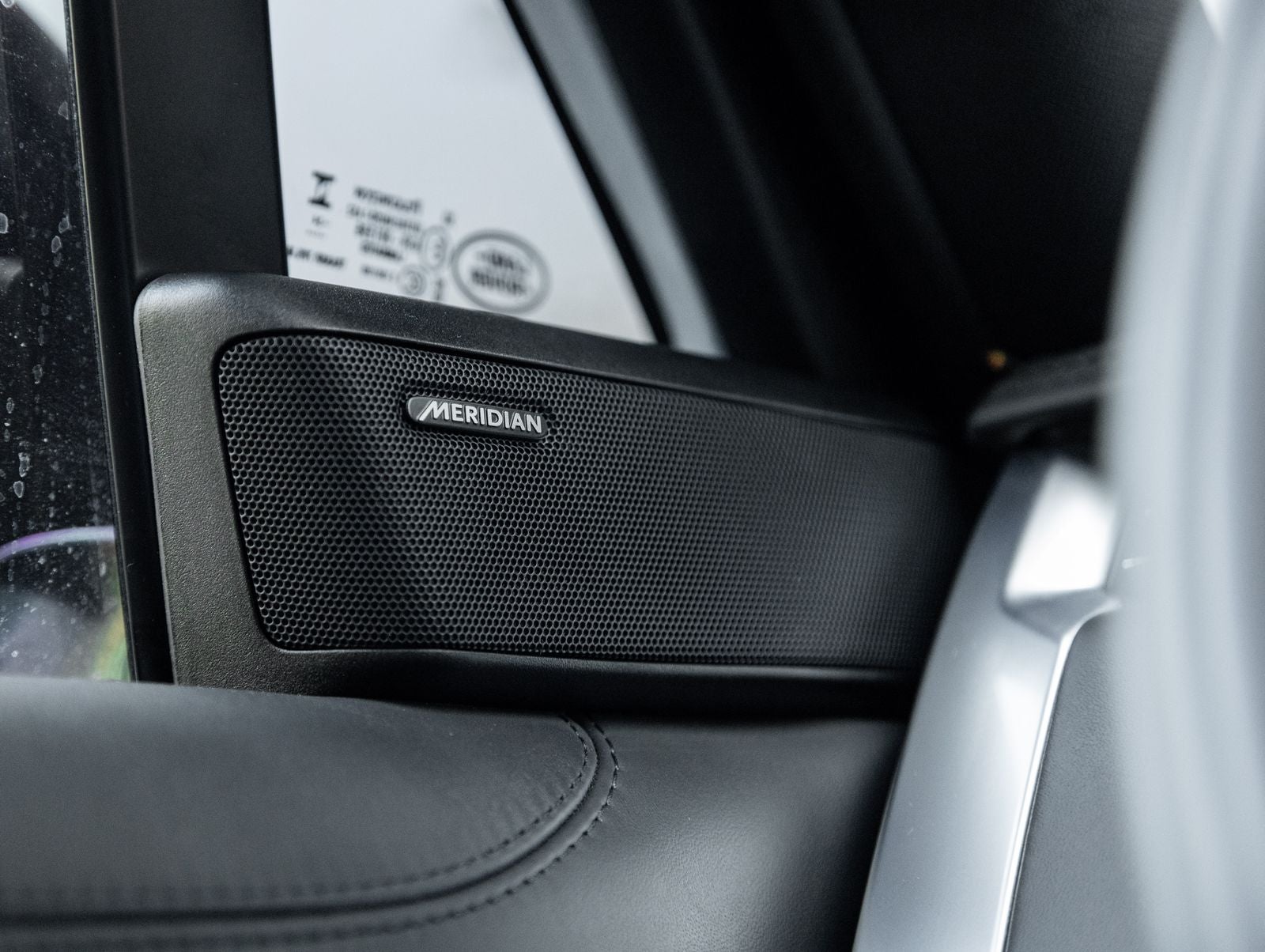 2025 Land Rover Range Rover Plug-In Hybrid SE