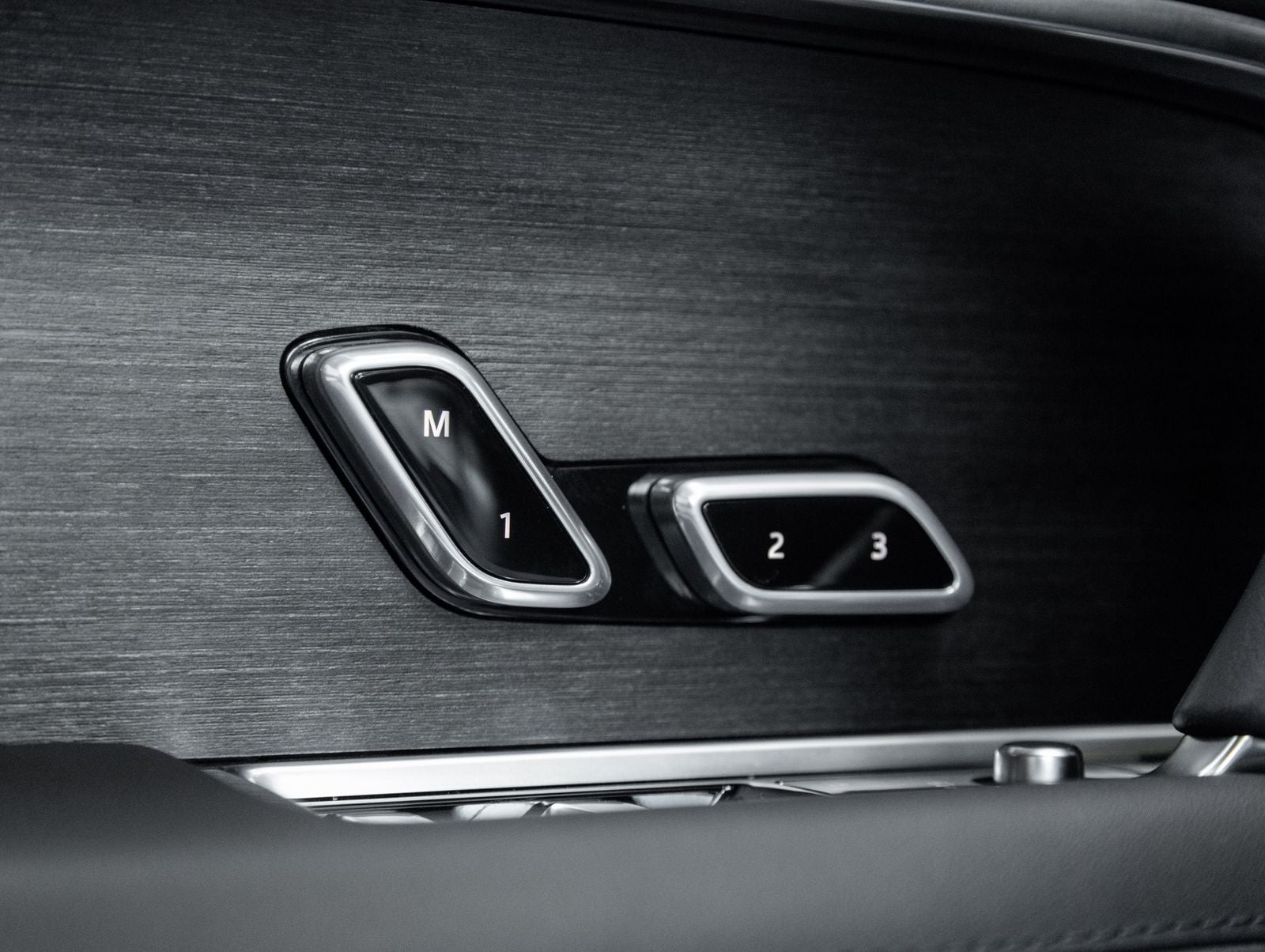 2025 Land Rover Range Rover Plug-In Hybrid SE