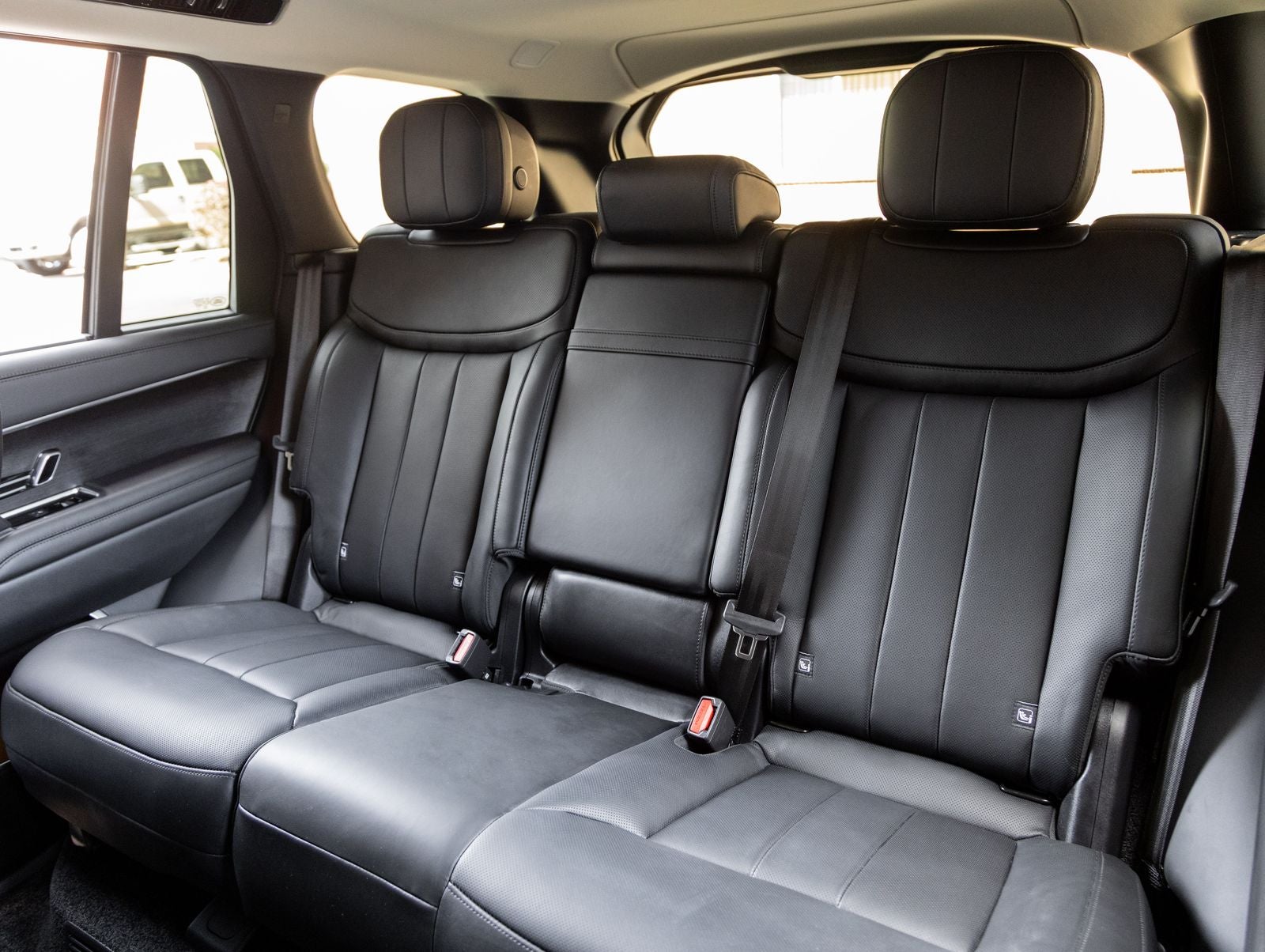 2025 Land Rover Range Rover Plug-In Hybrid SE