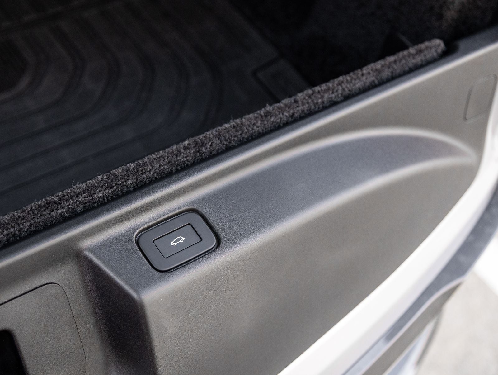 2025 Land Rover Range Rover Plug-In Hybrid SE