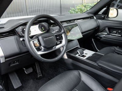 2025 Land Rover Range Rover Plug-In Hybrid SE