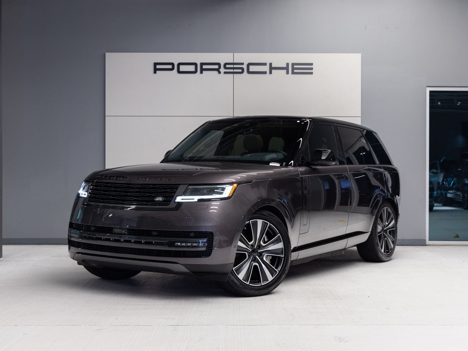 2026 Land Rover Range Rover Plug-In Hybrid SE