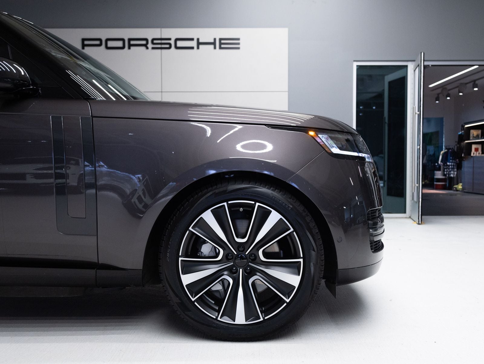 2026 Land Rover Range Rover Plug-In Hybrid SE