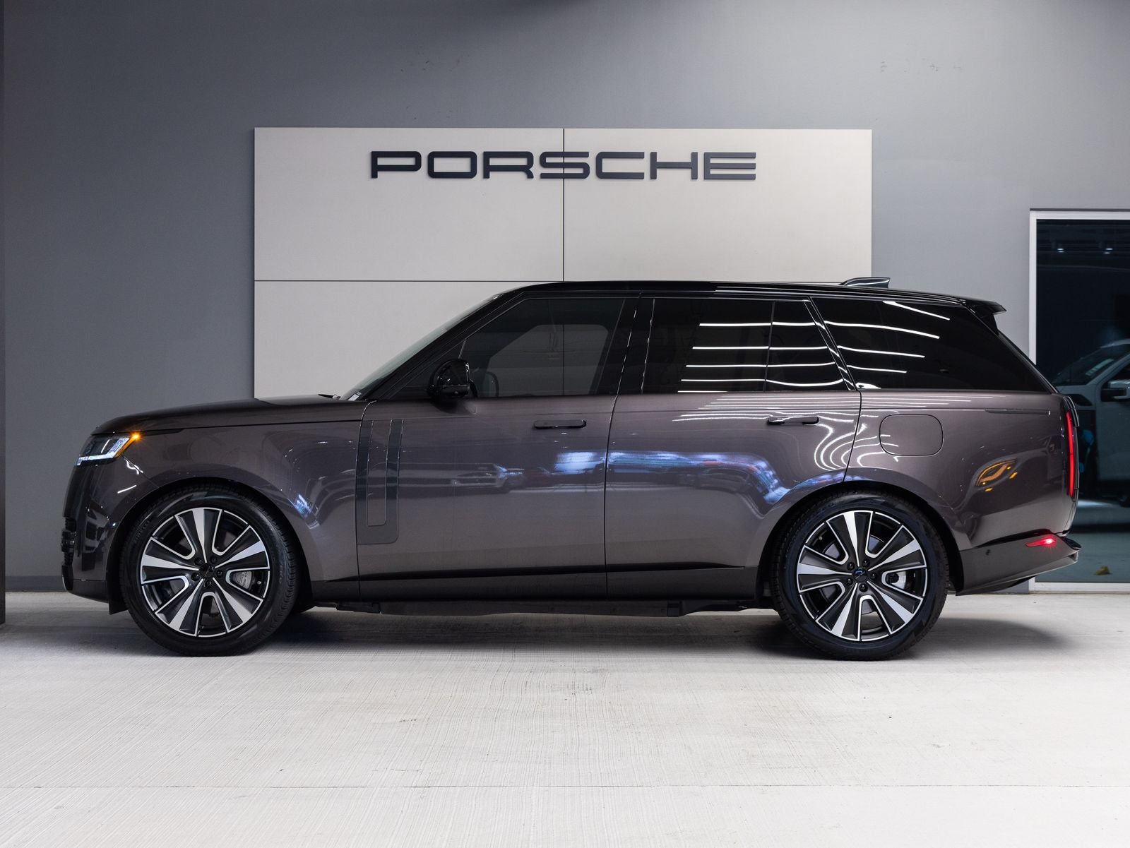 2026 Land Rover Range Rover Plug-In Hybrid SE