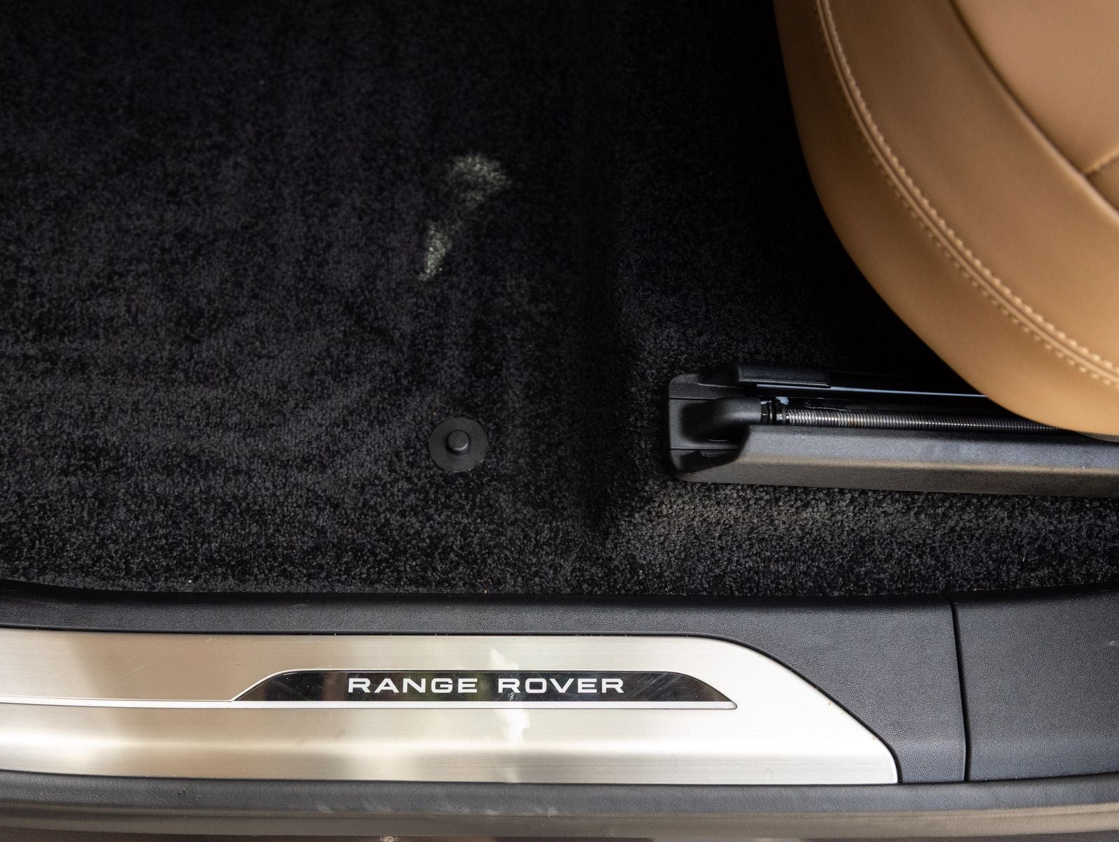 2026 Land Rover Range Rover Plug-In Hybrid SE