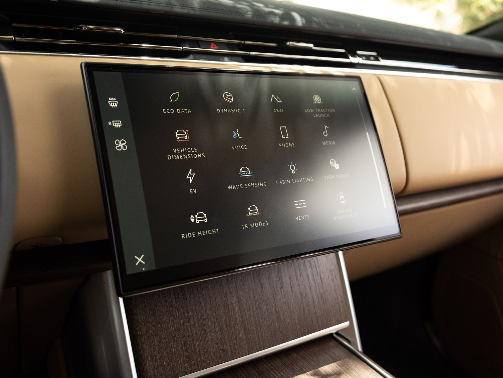 2026 Land Rover Range Rover Plug-In Hybrid SE