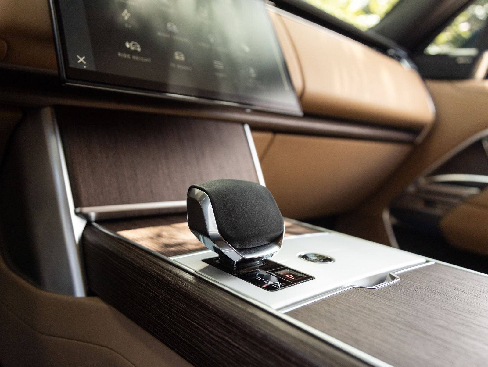 2026 Land Rover Range Rover Plug-In Hybrid SE