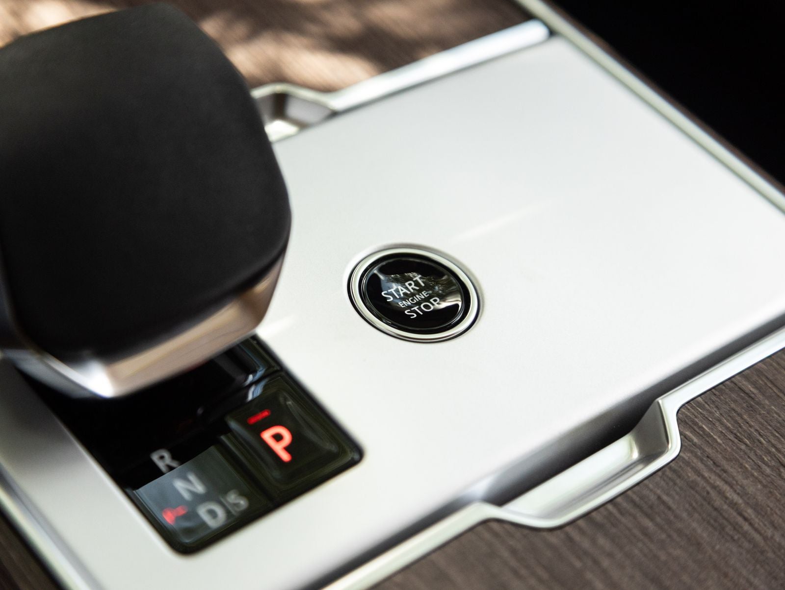 2026 Land Rover Range Rover Plug-In Hybrid SE