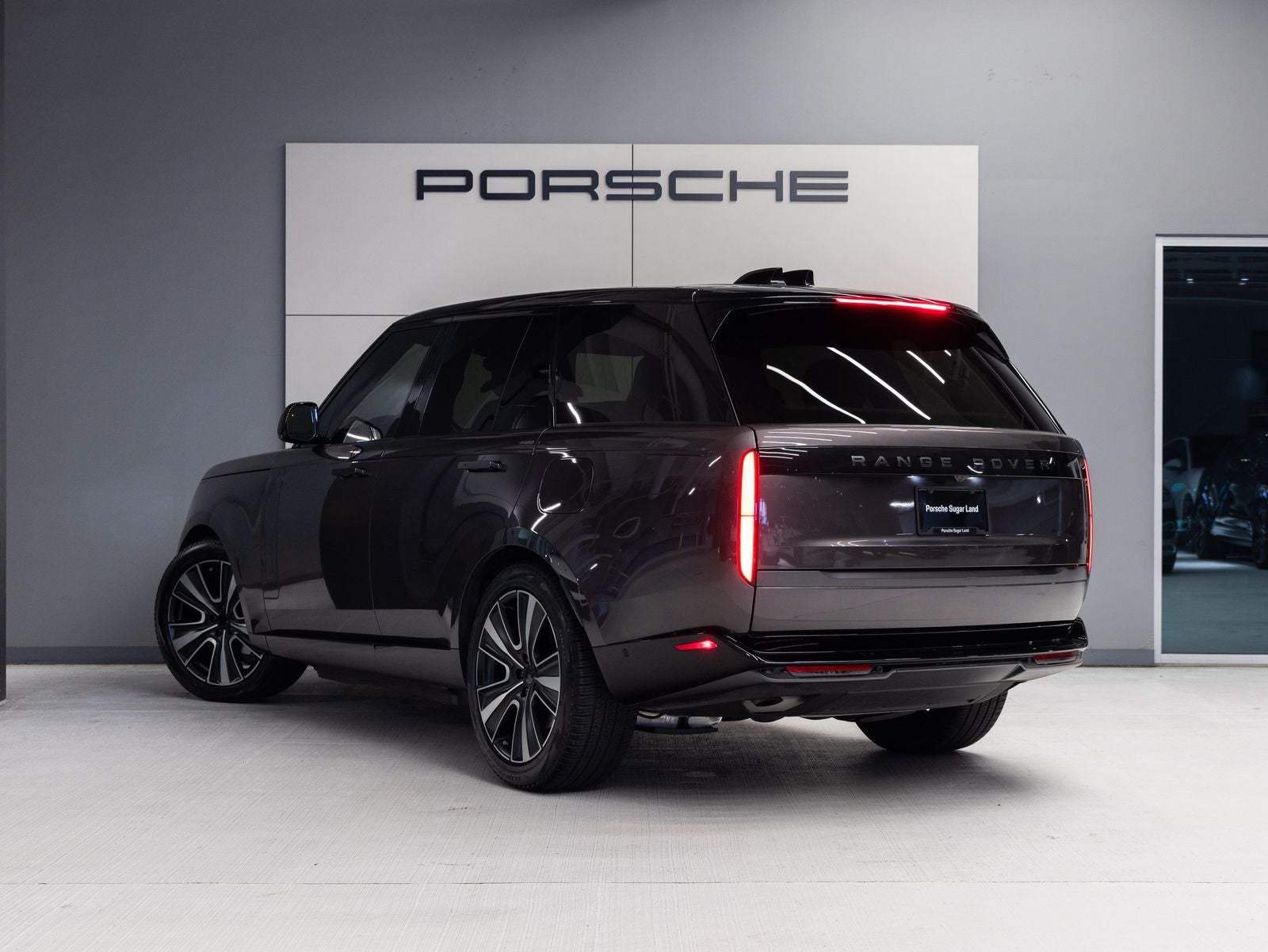 2026 Land Rover Range Rover Plug-In Hybrid SE