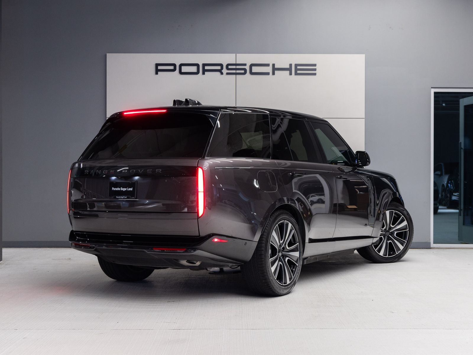 2026 Land Rover Range Rover Plug-In Hybrid SE