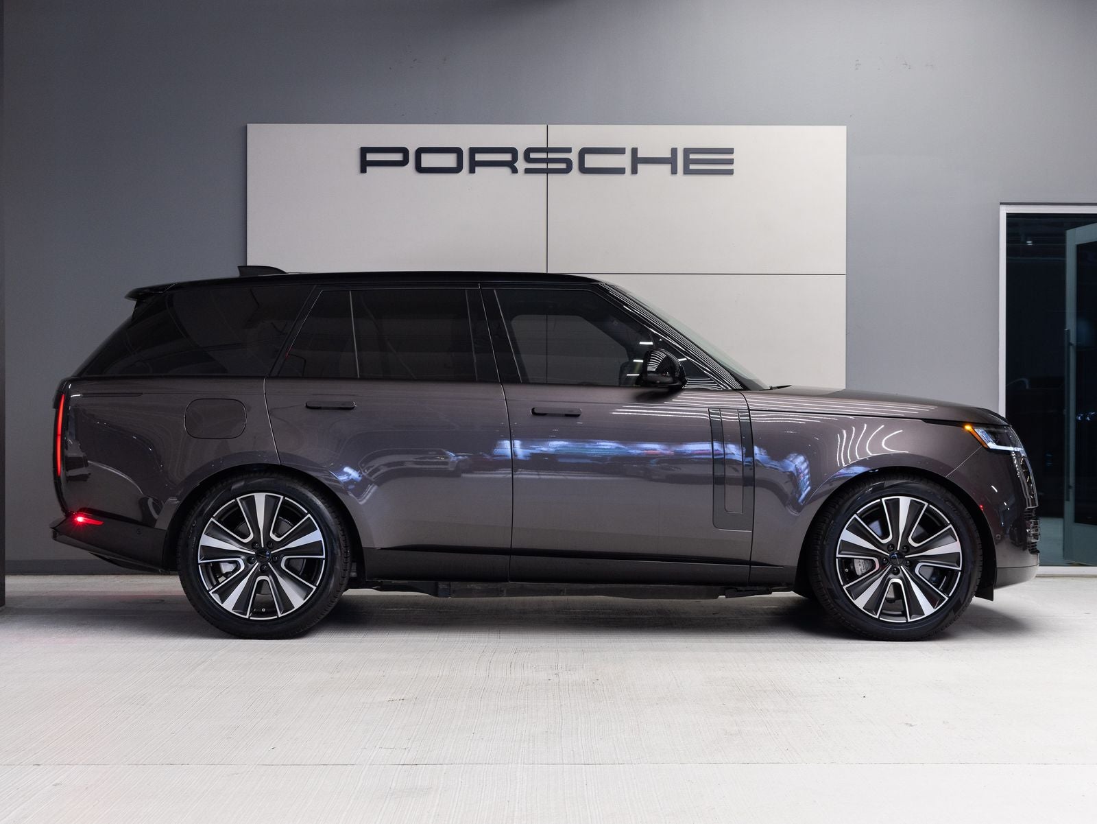 2026 Land Rover Range Rover Plug-In Hybrid SE