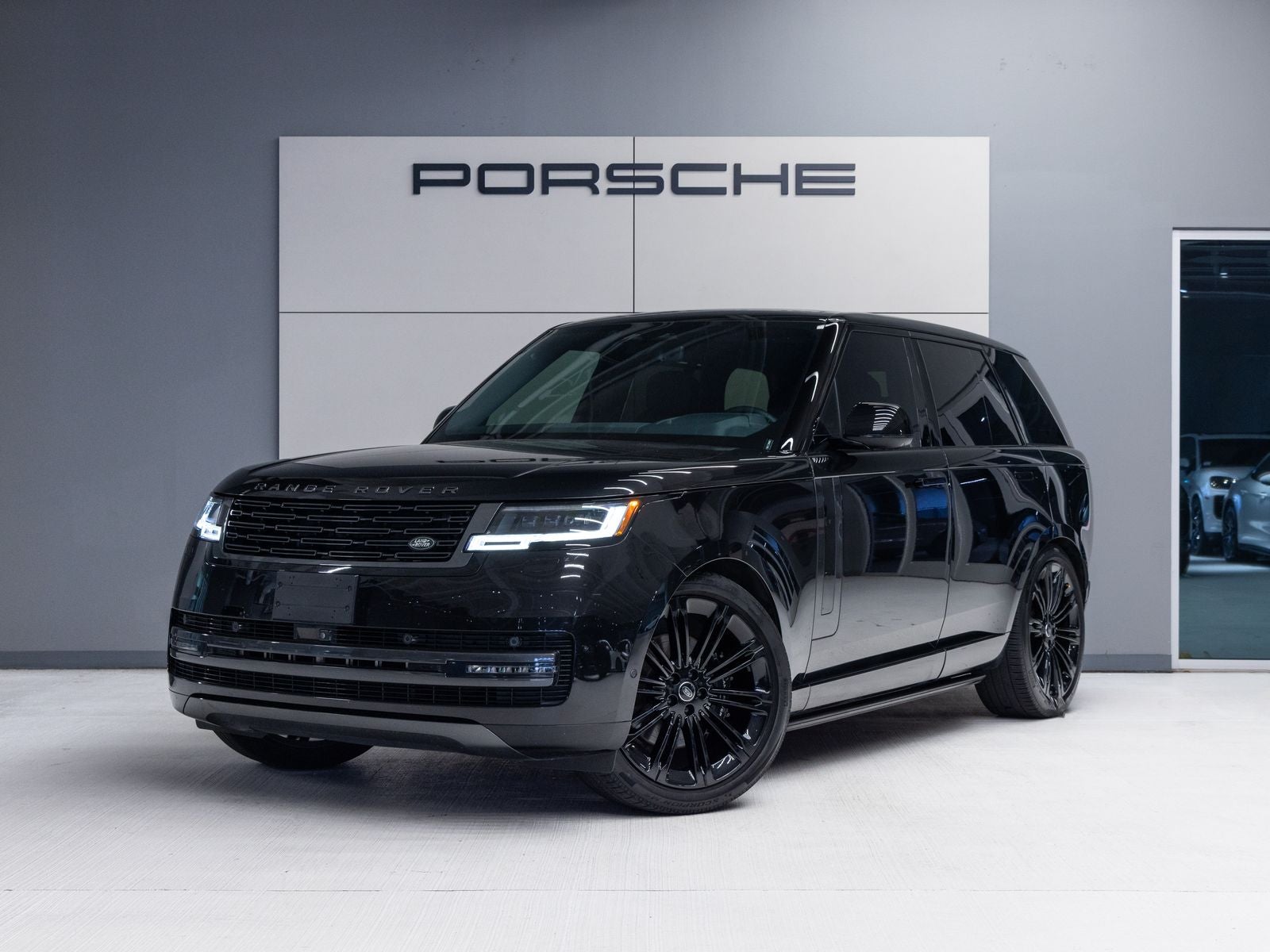 2025 Land Rover Range Rover SE
