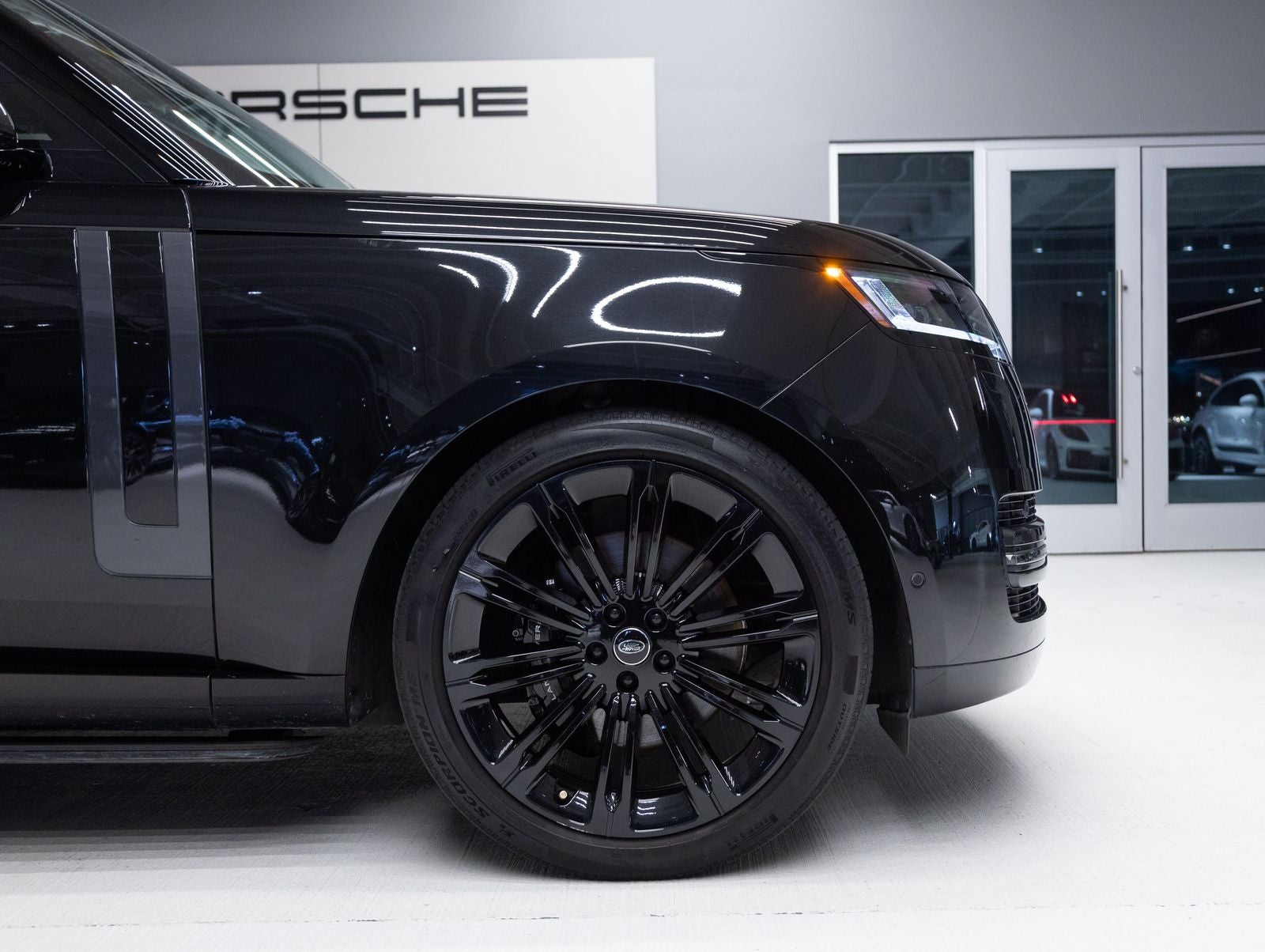 2025 Land Rover Range Rover SE
