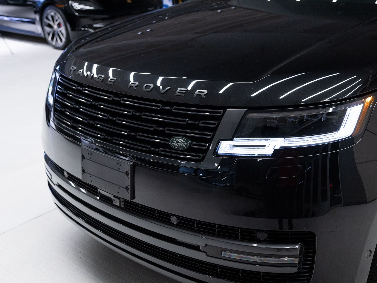 2025 Land Rover Range Rover SE